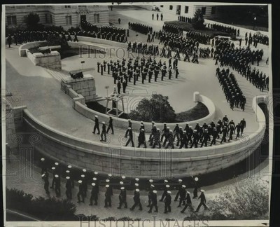1967 Press Photo Midshipmen in pattern formation in front of the Bancroft Hall
