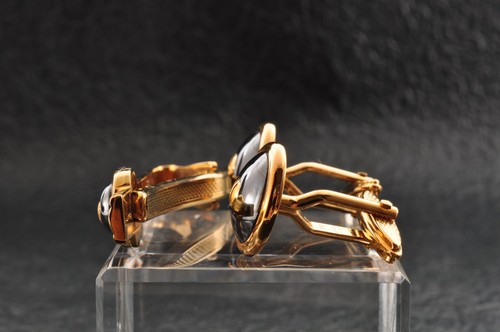 England brand "Dunhill" Gold tone and Hematite motif Cufflinks and Tie clip box. - Picture 6 of 22