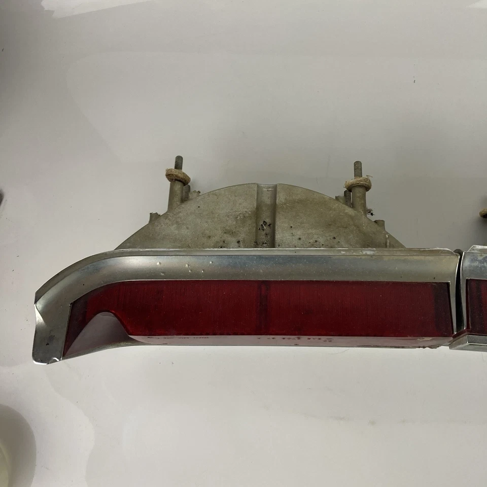 Оригинальный левый и правый задний фонарь 1967 Plymouth Fury II - Изображение 4 из 4