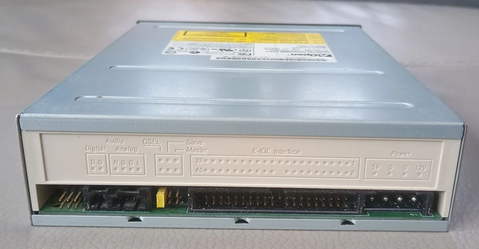 Black AOpen DUW1608/ARR 5.25" IDE CDRW DVD-RW Internal Desktop Drive - Image 2 of 3