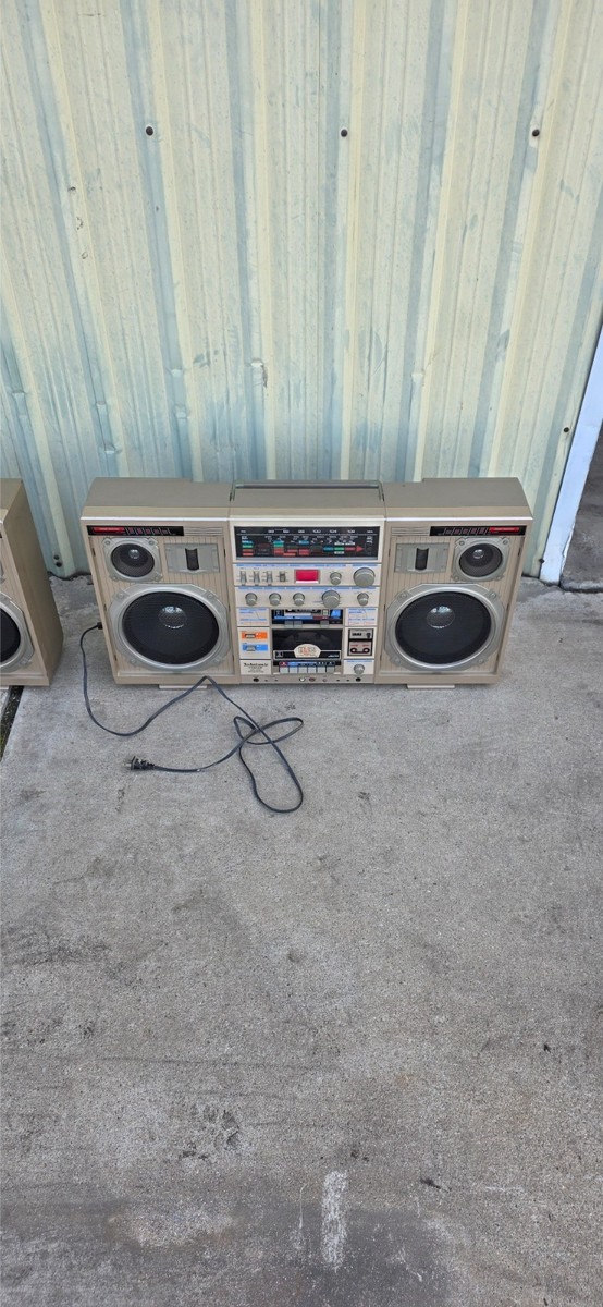 VINTAGE TECHNISONIC CONION TC-999 RADIO BOOM BOX/ BLASTER 4-BAND