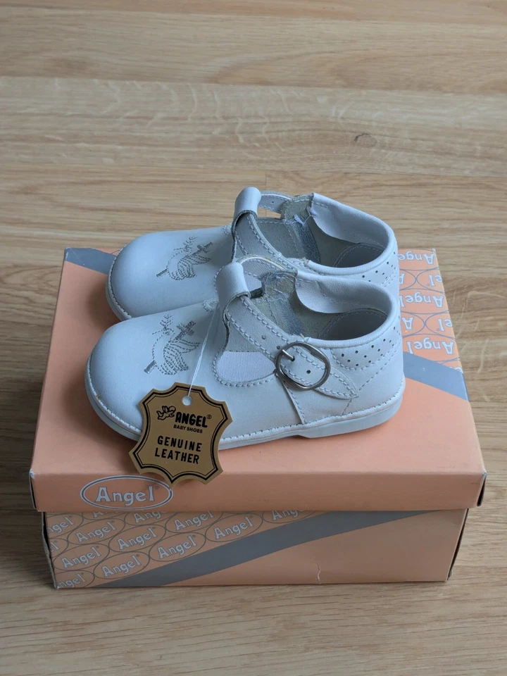 Zapato de bautizo Angel Baby de cuero blanco con correa en T talla 3 Foto 3 de 4
