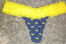 NeW Vs pink originals lace trim thong Panty Size small all over logo