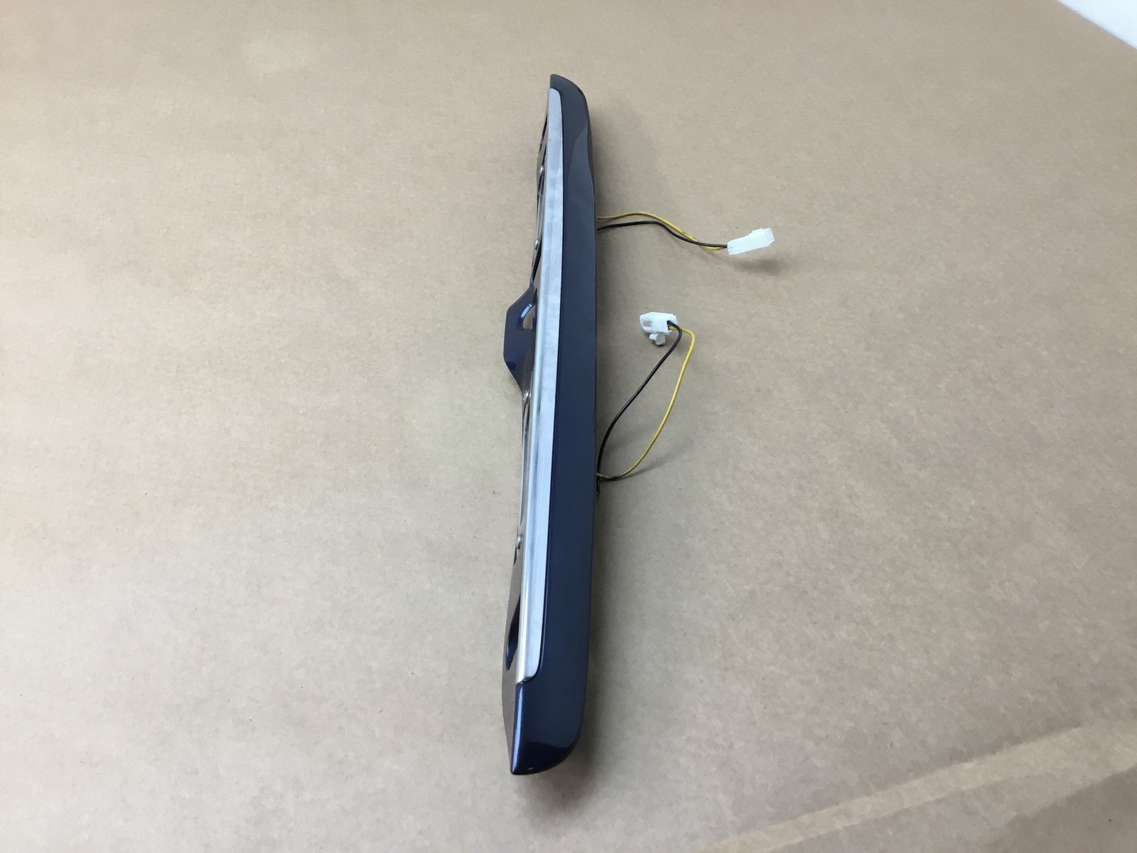 Maserati Coupe GT 2003 Rear Trunk Molding Panel License Light Lamp 02-06 ;:Y