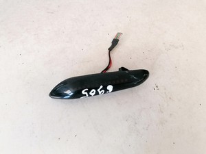 015e88618 Seitenblinker (Kotflügelblinker) Vorne Linke  BMW 1-Se DE1323620-89
