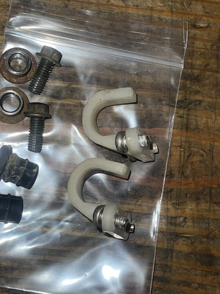 Yamaha YZ80 1996 guías de línea de freno trasero y pernos deslizantes de cadena Foto 2 de 2