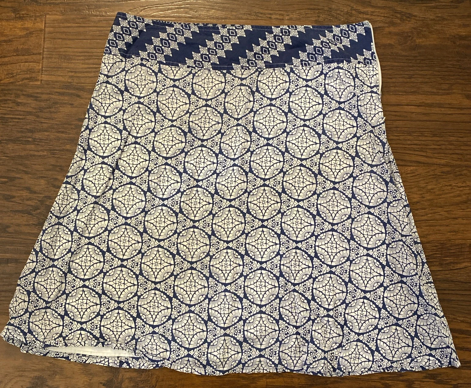 Eddie Bauer Dark Blue And White Skirt 22 1/2" - Size 10