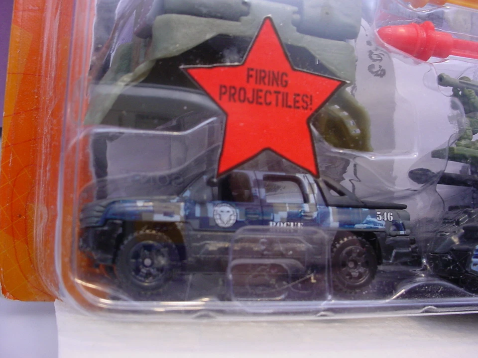 Matchbox BATTLE KINGS Urban Assault ☆camo Chevy Avalanche,Tank,figures☆10 pieces - Image 2 of 4
