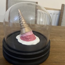 Versch&uuml;ttete Vanille Erdbeere Eist&uuml;te gef&auml;lschte Lebensmittel Replik auf Kuppel