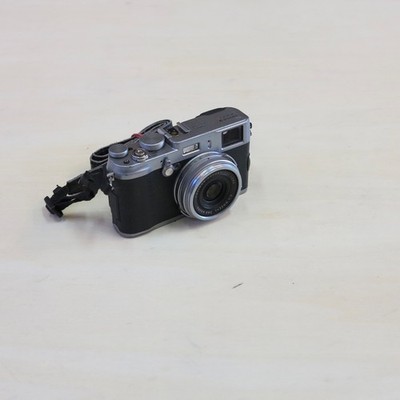 Fujifilm X100S Schwarz 16.3MP Digitalkamera Premium Kompaktkamera