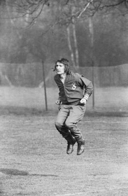 Chelsea midfielder Steve Kember limbers up 27th February 1973 Chel- Old Photo 1