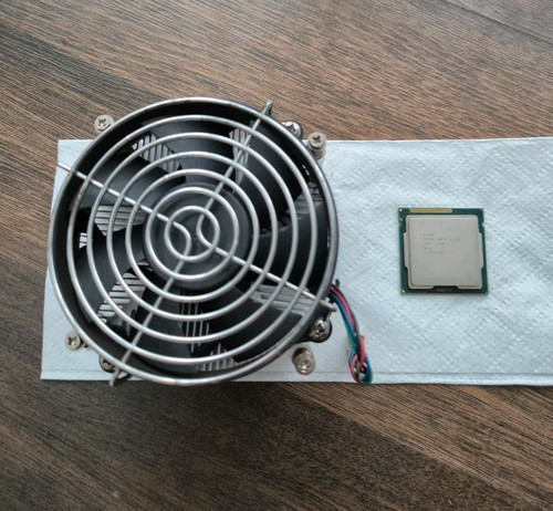 Fujitsu CPU Kühler Lüfter 21910121032 V26898-B963-V2 inkl. Intel i3 2120