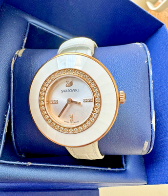【新品未使用】SWAROVSKI OCTEA DRESSY ROS/WHT Swarovski Octea Dressy Ladies Watch Leather Strap White Rose