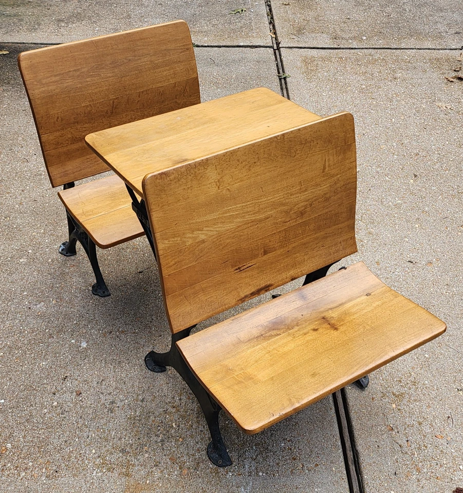 Escritorio escolar infantil antiguo vintage madera vieja, patas de hierro, 2 asientos Foto 3 de 4