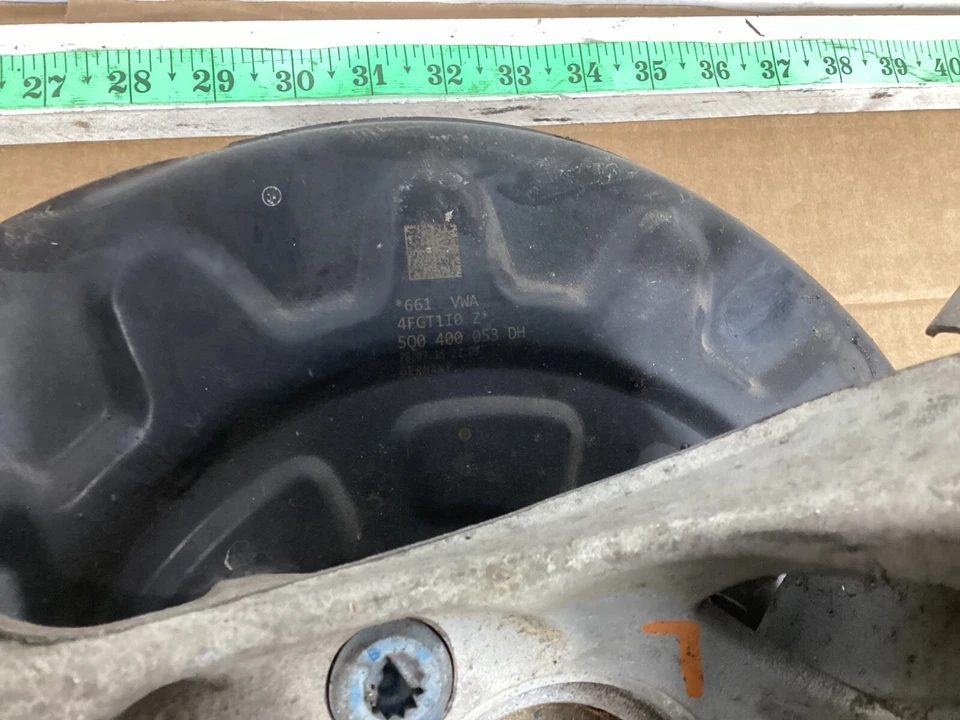 Audi A3 2015-2020 tracción delantera eje lateral izquierdo nudillo con cojinete de rueda 5Q0407257A OEM. Foto 2 de 4