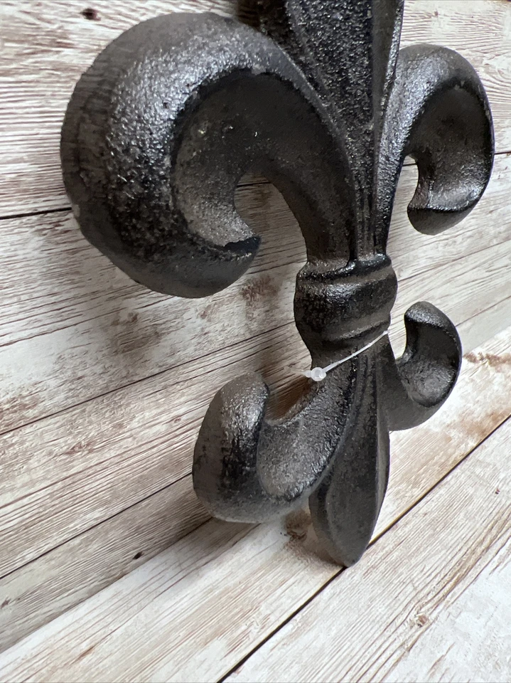 Letrero de placa de pared de hierro fundido Fleur De Lis rústico estilo antiguo victoriano 9 1/2 pulgadas Foto 4 de 4