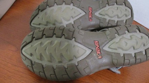 TEVA~Tan STRAPPY WATER SANDALS~Women's 9~LN - Picture 3 of 4