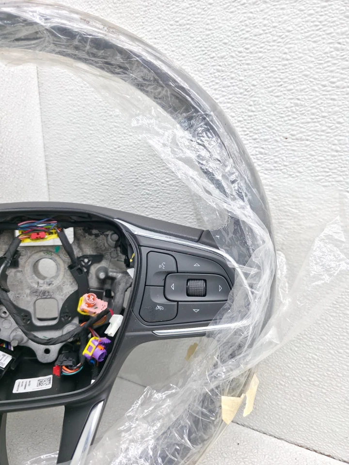 Volante Buick Encore GX 2020-2024 con interruptores de control OEM 545314023 Foto 3 de 4