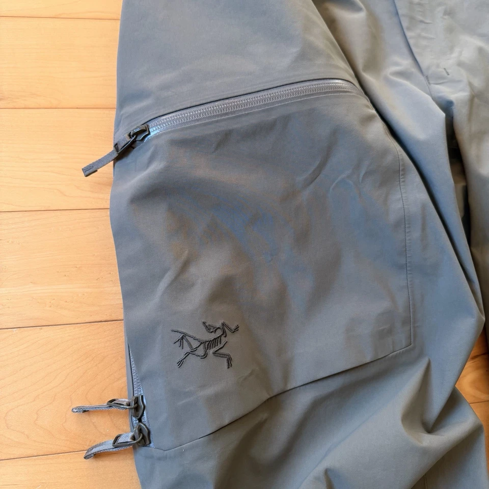 Arcteryx Men’s Sabre Bibs Ski/Snowboard GORE-TEX Pants - Gray Green - Medium - Image 3 of 4