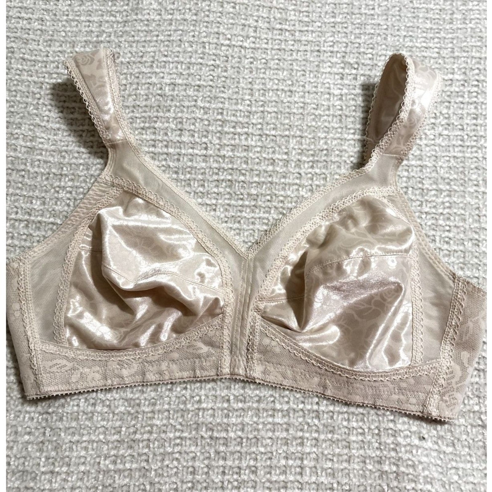 Playtex 38D Nude Wireless Full Coverage Support Bra Lace Satin Comfort Everyday