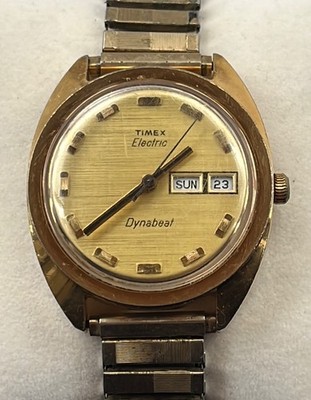 TIMELESS! VINTAGE 1970'S TIMEX GOLD-TONE ELECTRIC DYNABEAT WRISTWATCH, WORKING!