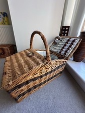 Wicker Picnic Basket Set for 4 Persons - Outdoor Hamper