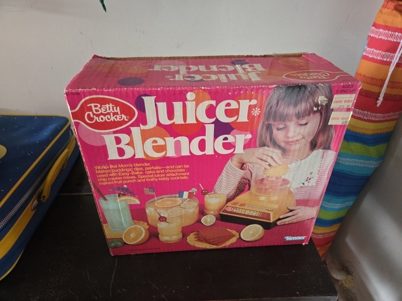 NEW 1970's Kenner Betty Crocker toy Juice Blender.