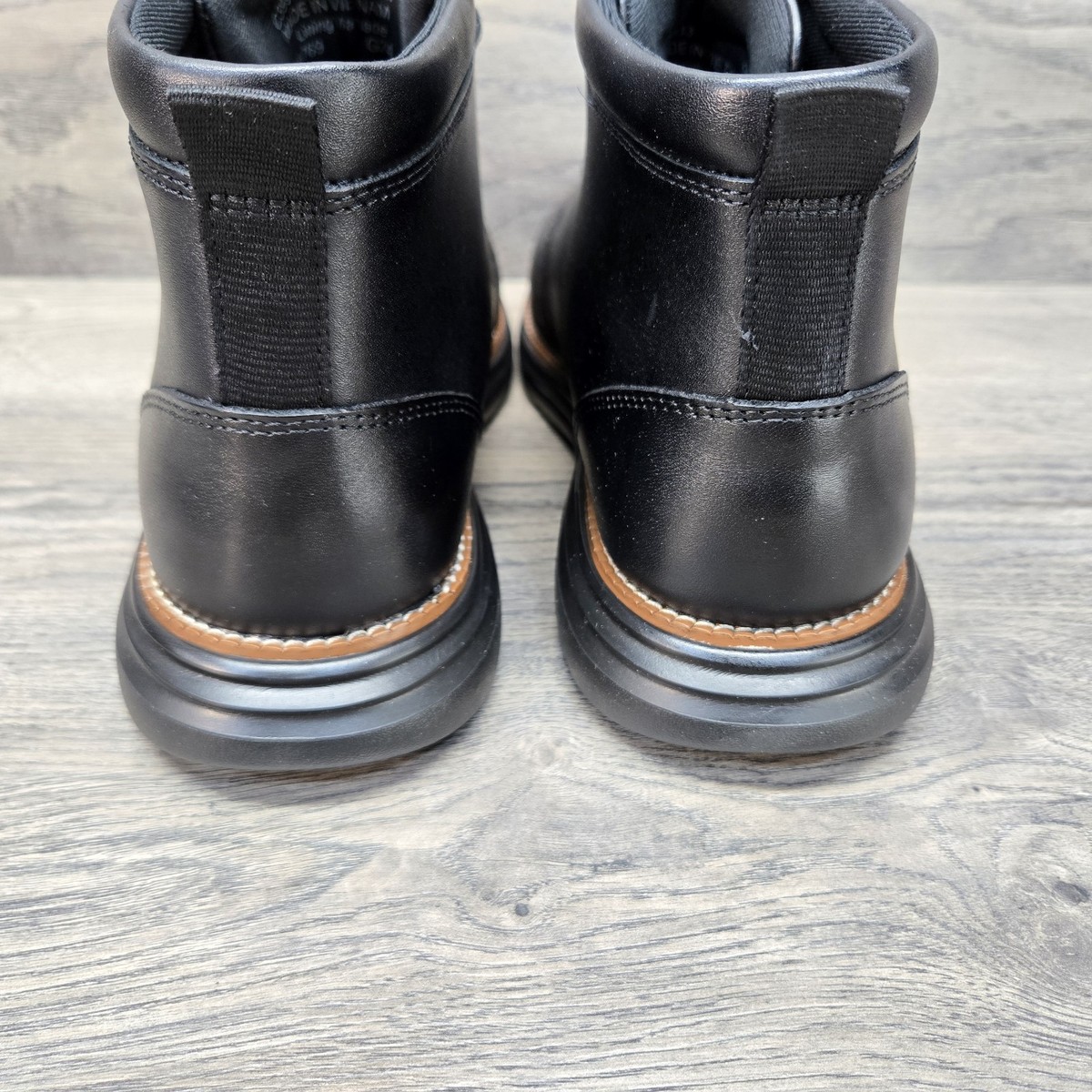 Cole Haan Men display picture 1