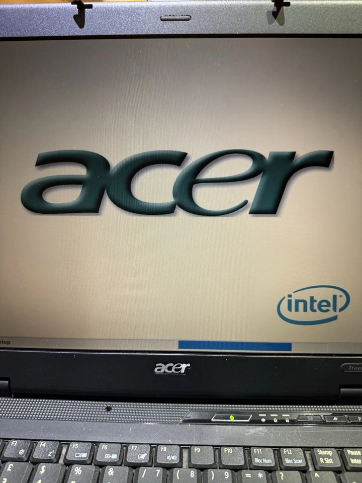 PC Portatile ACER TravelMate 4200 Pronto Da Inizializzare Con Alimentatore - Immagine 2 di 4