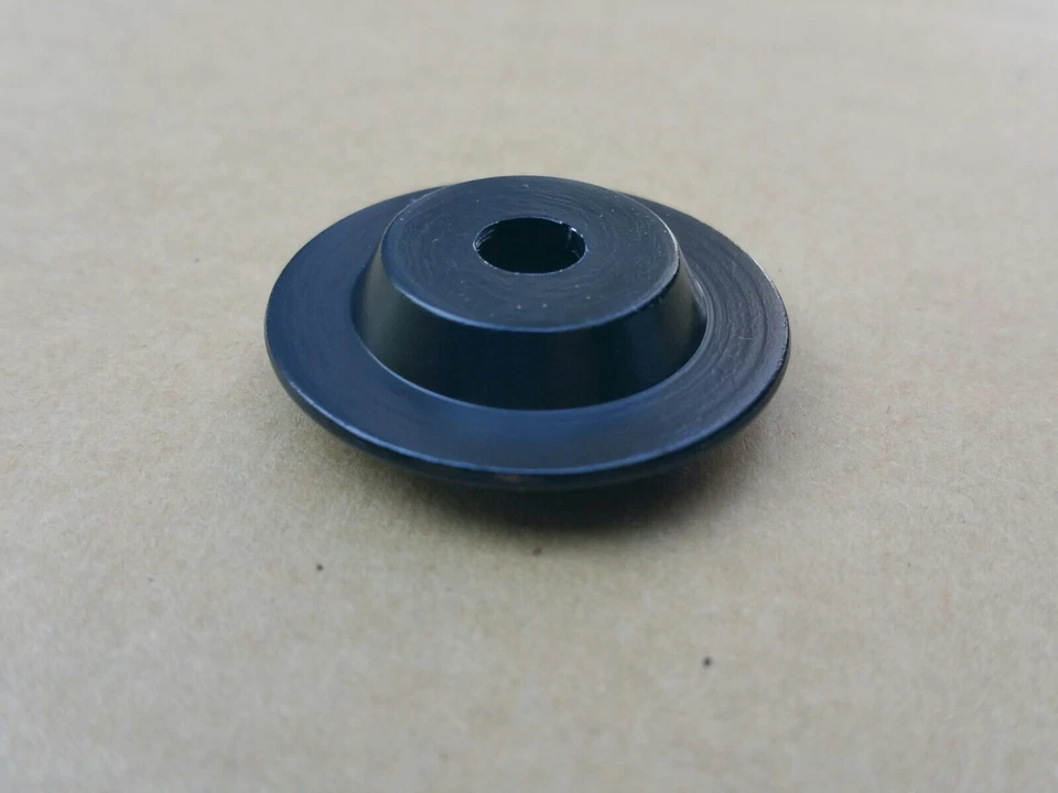 VP 1-1/8" Auriculares Sin Rosca Tapa Superior Negra con Perno de 5mm Foto 4 de 4