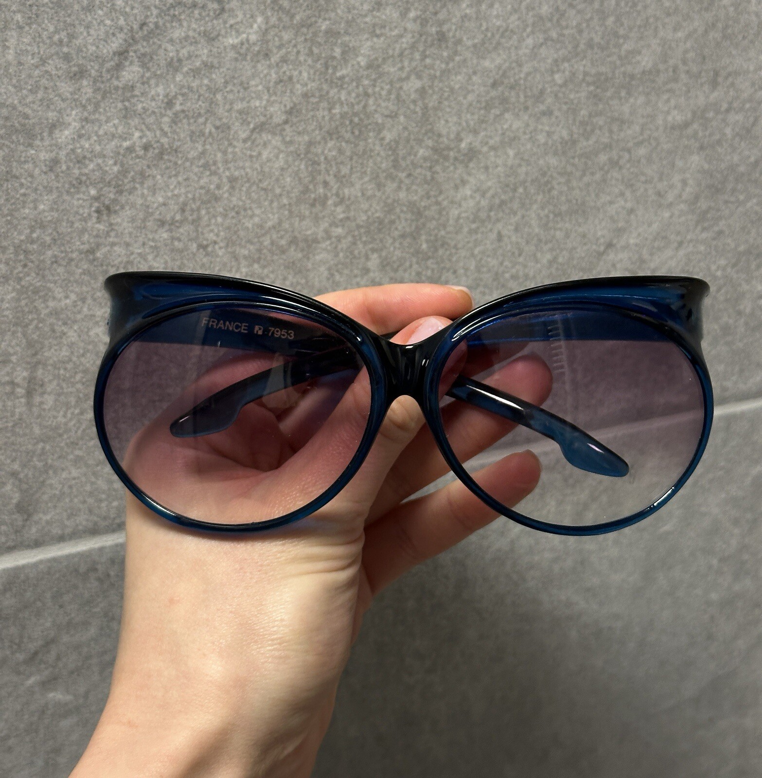 Occhiali da sole vintage Yves Saint Laurent blu grande occhio di gatto rotondi in plastica