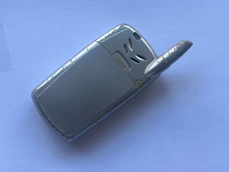 Mini teléfono celular Panasonic EB-G50 solo para piezas Foto 3 de 4