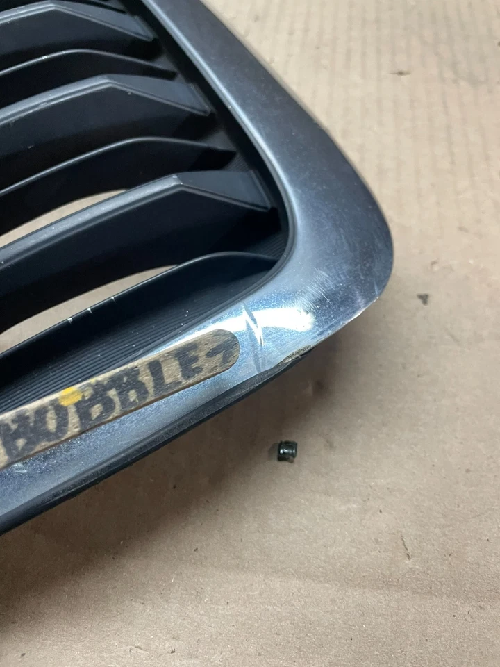 2001 to 2005 Hyundai Sonata Front Upper Grille Grill Bumper i7548 OEM DG - Image 4 of 4