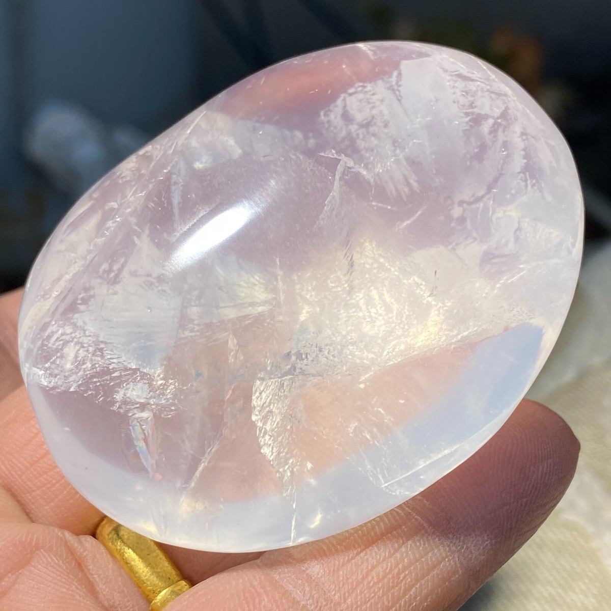 128g Girasol Romantic Quartz Crystal Natural White Foggy Palm