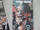 88/89 & 91/92 Portland Blazers Media Guides Drexler Duckworth Autograph — photo 2