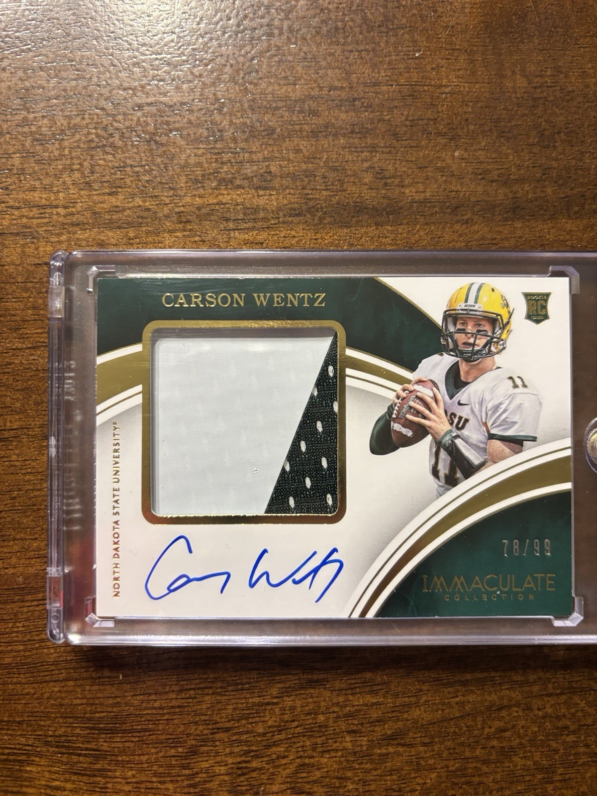 Carson Wentz Panini Immaculate Collegiate #104 Premium Patch Autograph