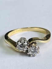 18CT YELLOW GOLD 2 STONE DIAMONDS TWIST CROSSOVER RING - -TINY SIZE I1/2