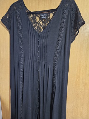 City Chic Women's Dress Size M/18 Very Generous - Picture 2 of 8