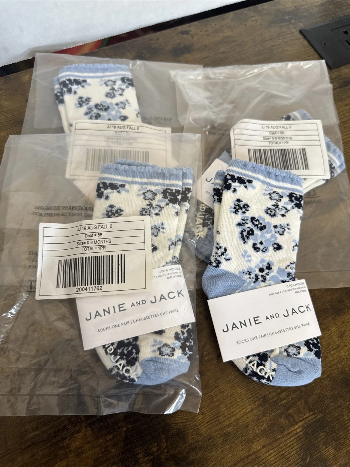2019 JANIE and JACK Baby Girl 0-6 Months Blue Floral Crew Socks x 4 Pairs NEW
Opens in a new window 