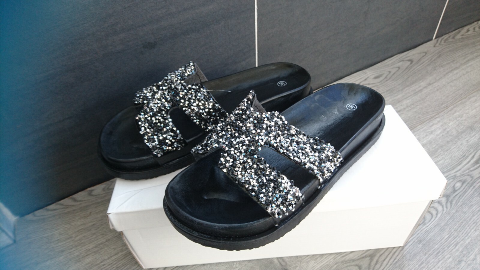 APL NUOVI SANDALI SLIDERS DONNA RAGAZZA TAGLIO LATERALE STRASS NERI TAGLIA 3 EUR 36