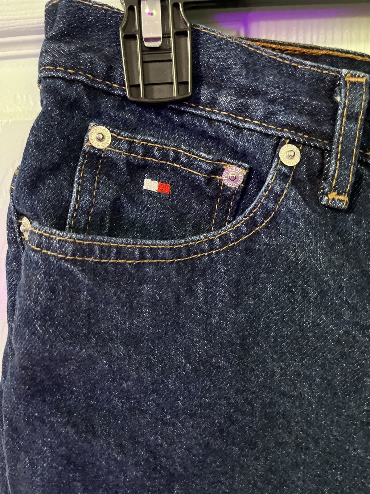 Tommy Hilfiger Women’s Shorts Blue Denim Waist 36” Rise 11.5” Inseam 4.5Pockets thumbnail 2