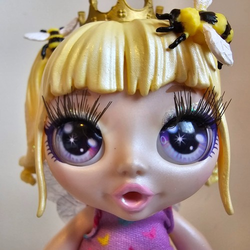 MGA Entertainment Rainbow Surprise Fantasy Friends Honey B Bee mit Flügeln 4,5" - Bild 2 von 5