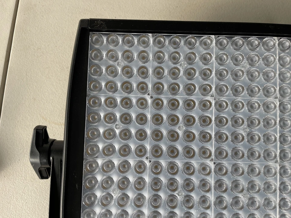 Светодиодная панель дневного света Litepanels Astra 1x1 EP Б/У в хорошем состоянии - протестирована - Изображение 3 из 4