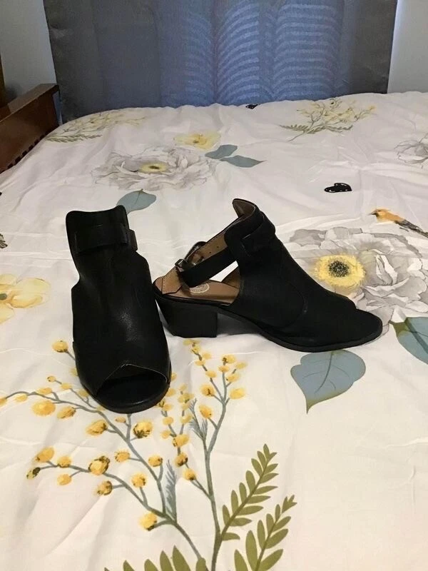 Womens Black Heels Size 6.5M So. kohls