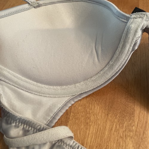 Victoria’s Secret Sexy Little Things Silver Sequence Bra 32C EUC - Picture 8 of 9