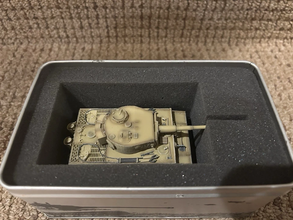 Dragon Armor & CH 1:72 Tiger I Mid, Otto Carius, Malinava Latvia 1944, No. 60120 - Image 2 of 4