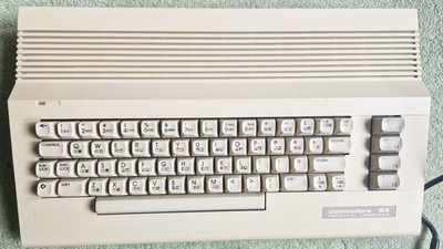 C64 Personal Computer plus 10 Spiele nach Wahl aus meiner Sammlung