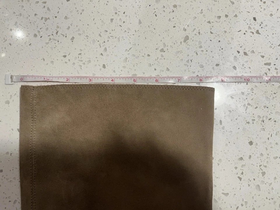 Botas Zara 11M de gamuza tostada sobre la rodilla tacón bloque favorito de blogger "The Nude Look" Foto 4 de 4