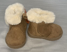 Wonder Nation Baby Infant Fur Lined Tan Suede Boots Size 2, New with tags Boot