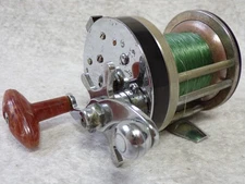 VINTAGE PFLUEGER CAPITOL #1985 CASTING FISHING REEL WITH A BROWN AMBER HANDLE